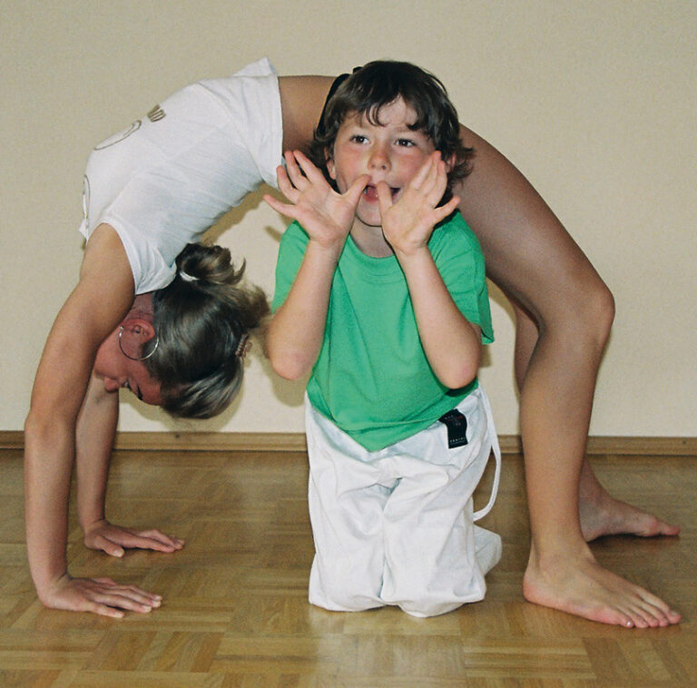 Kinder machen Yoga