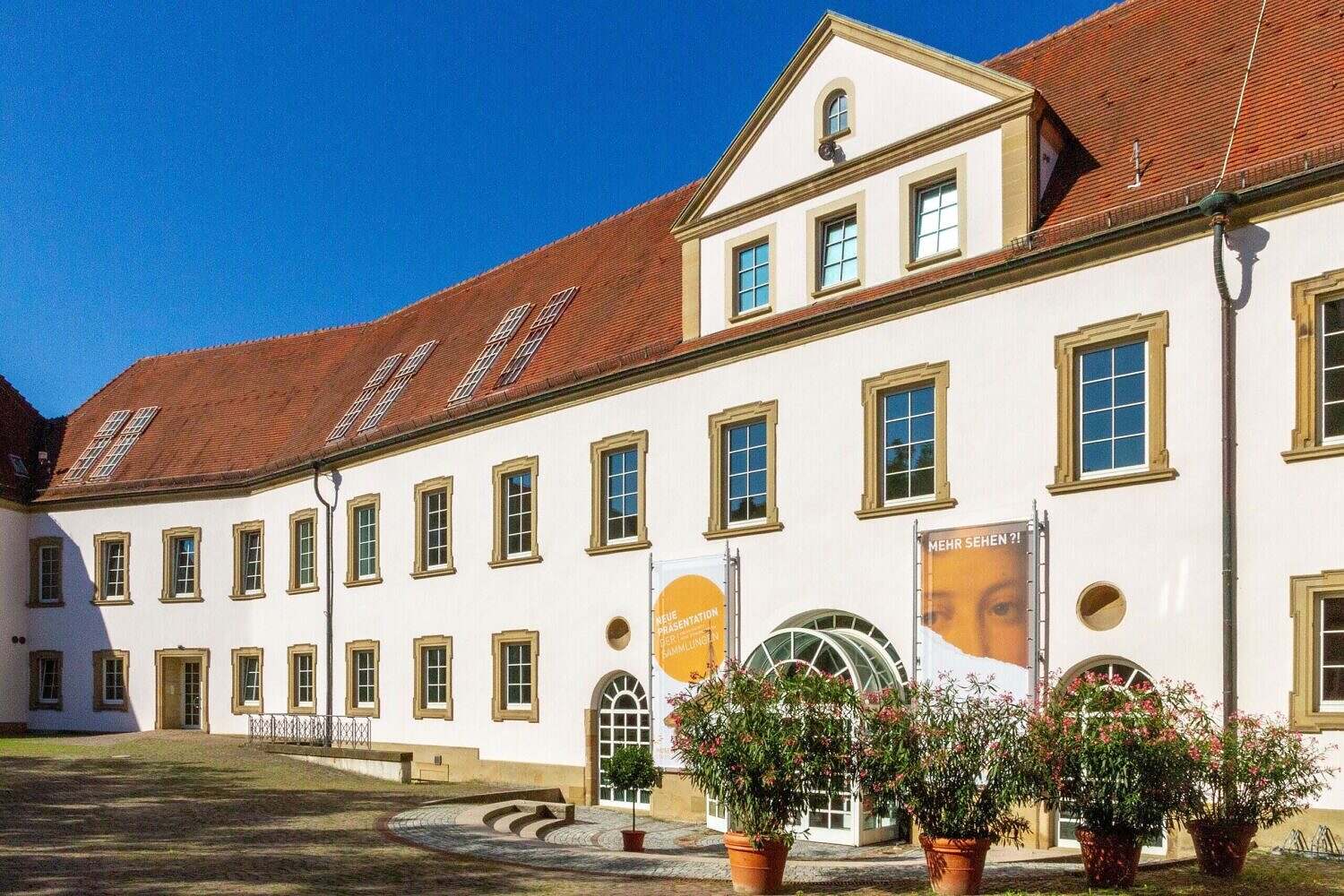 Highlightführung durch die Dauerausstellungen der Naturgeschichte, Kunst und Kulturgeschichte.