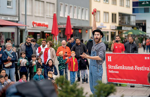 Straßenkunst in der Innenstadt Show und Unterhaltung für die ganze Familie!